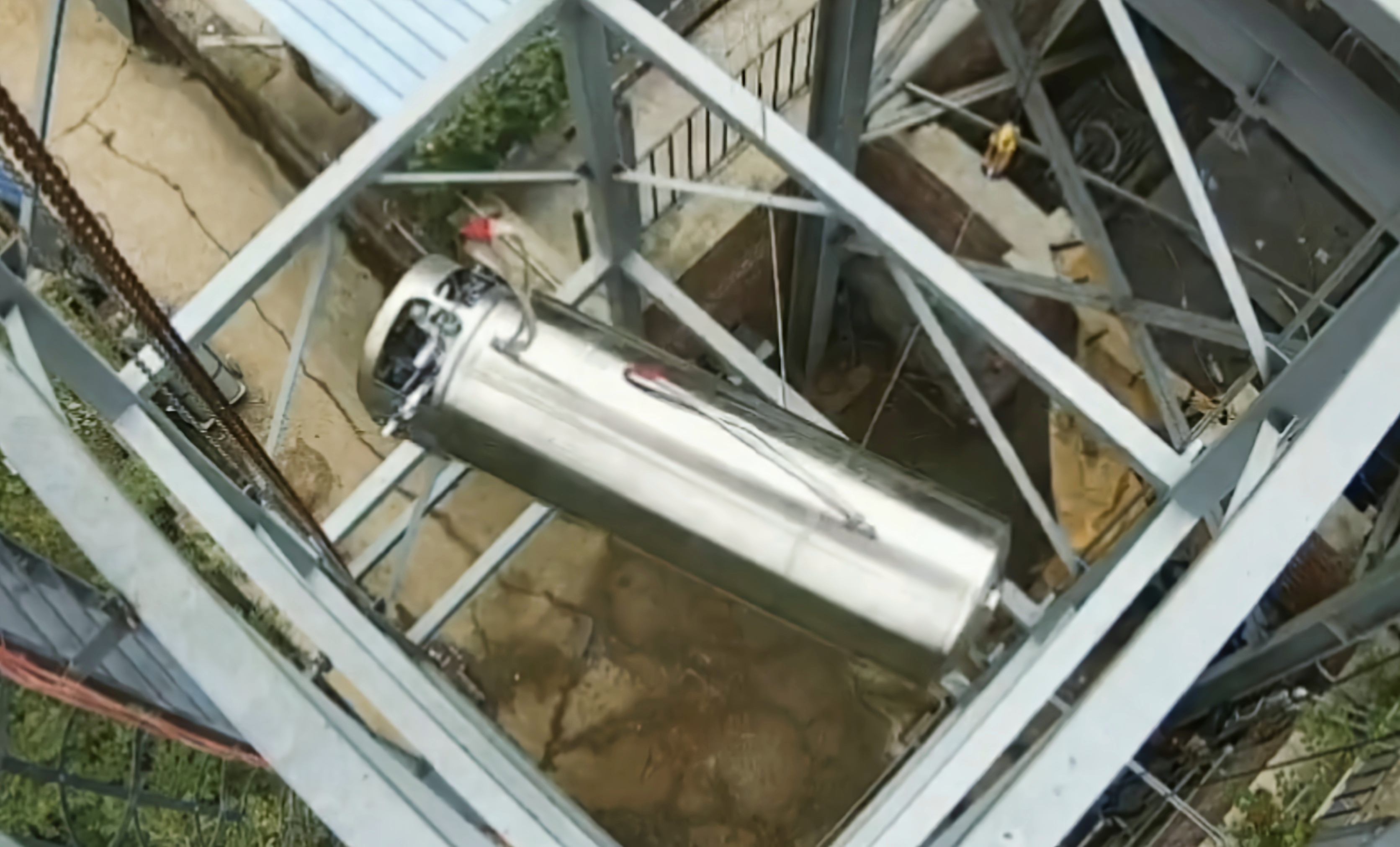 液氫瓶跌落試驗1.jpg 液氫瓶跌落試驗1.jpg